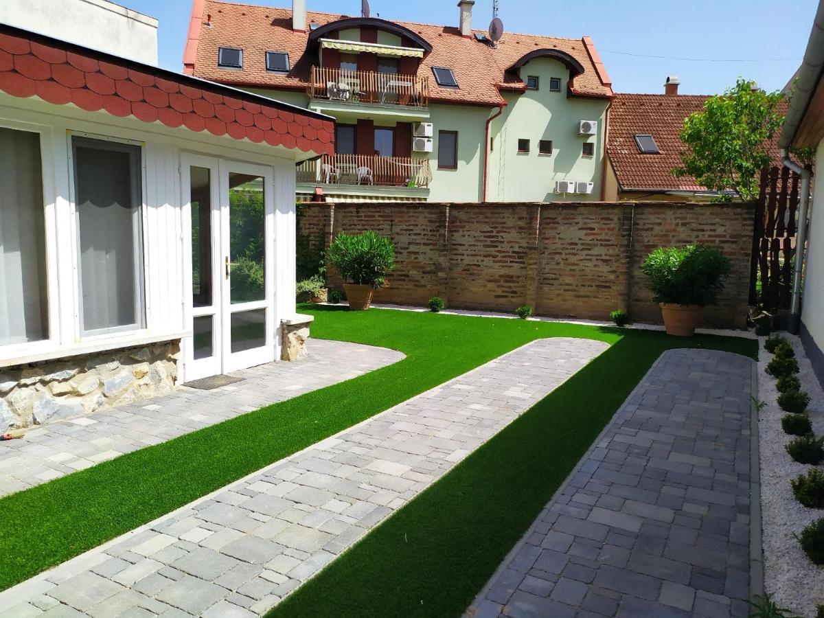 Zoli Apartmanok-Zoli Koelcsey 19 Villa Hajdúszoboszló Exterior foto