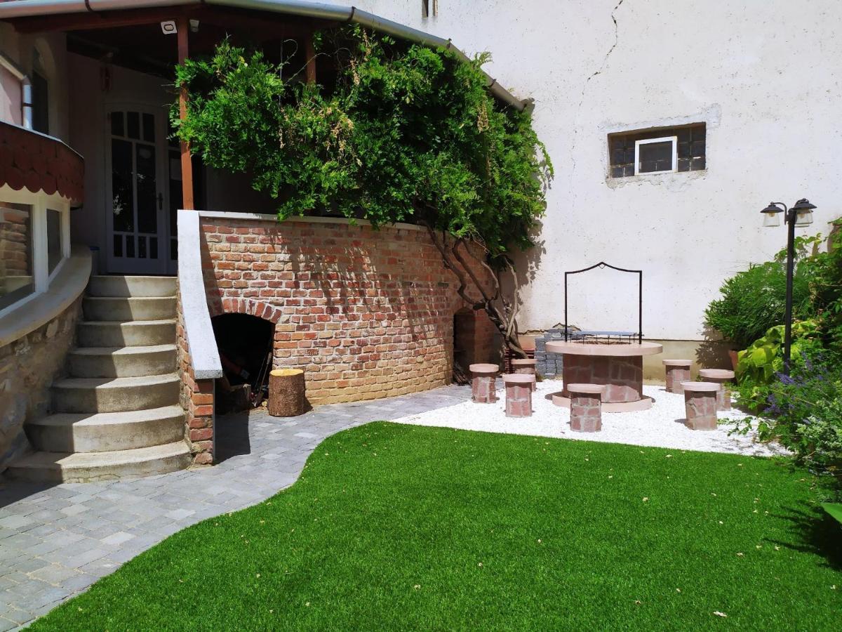 Zoli Apartmanok-Zoli Koelcsey 19 Villa Hajdúszoboszló Exterior foto