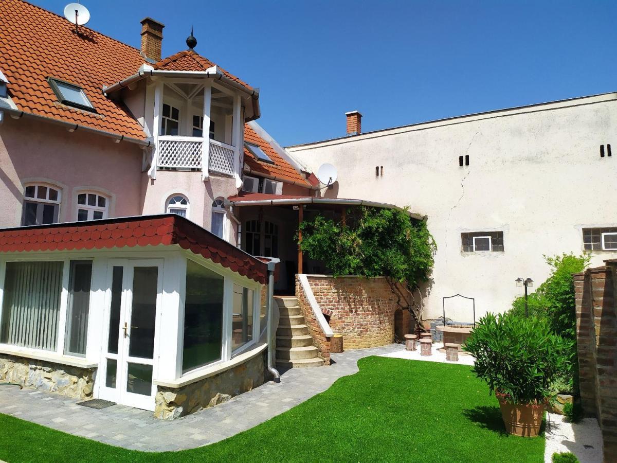 Zoli Apartmanok-Zoli Koelcsey 19 Villa Hajdúszoboszló Exterior foto