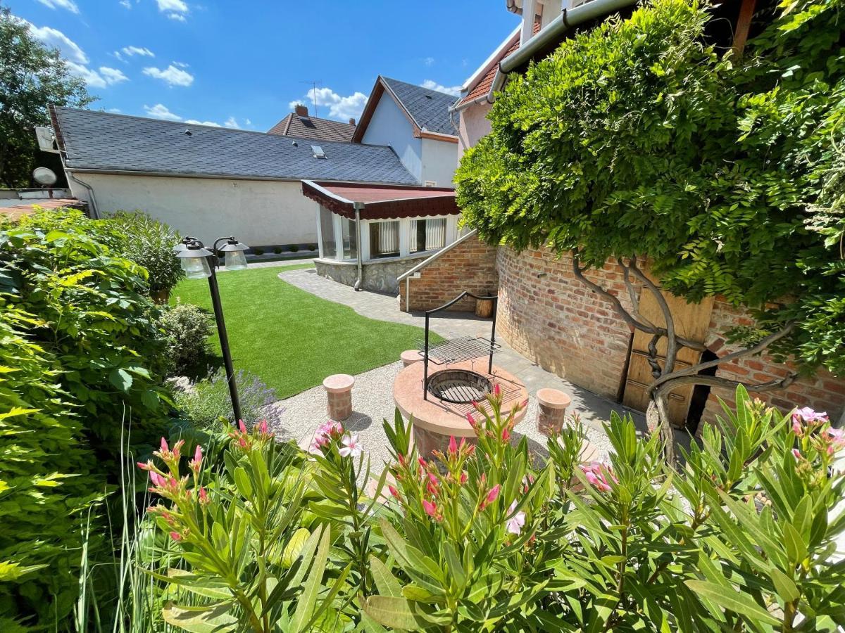 Zoli Apartmanok-Zoli Koelcsey 19 Villa Hajdúszoboszló Exterior foto